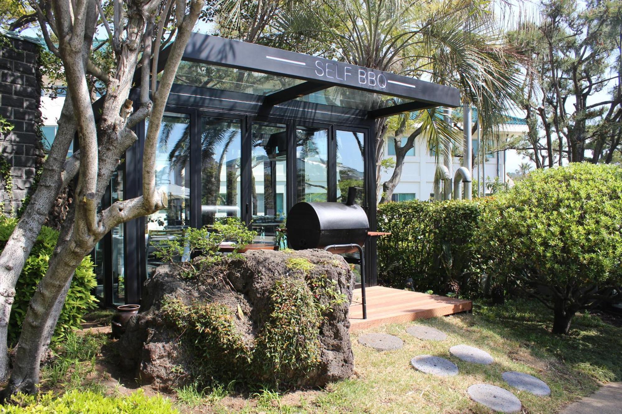 The Suites Hotel Jeju Seogwipo Exterior foto